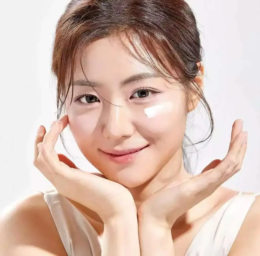 Round-Lab-1025-Dokdo-Eye-Cream-4.webp